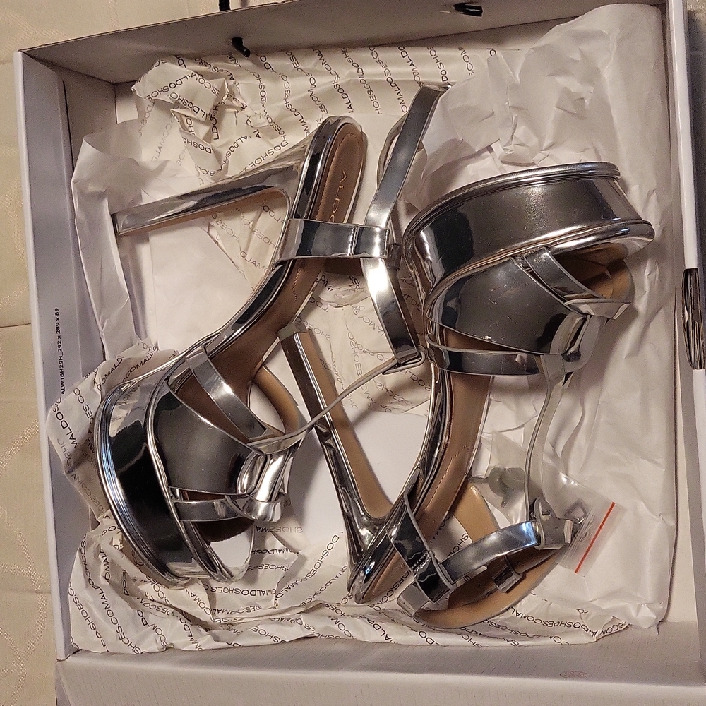Aldo size 8 High heels in platinum silver